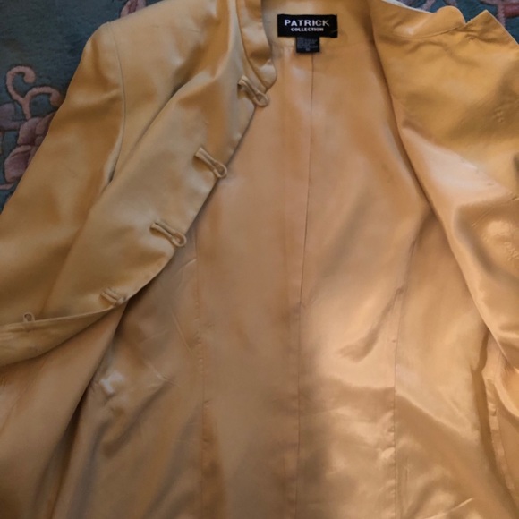 Two-piece 100% Pure Yellow Silk Suit - Picture 7 of 9